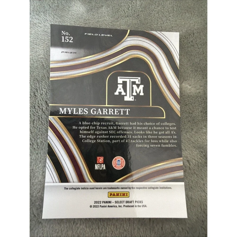 2022 Panini Select Draft Picks - Field Level Myles Garrett #152 Red Lazer Prizm